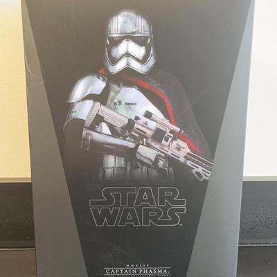 Hot Toys Star Wars Captain Phasma Action Figure