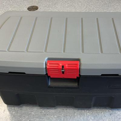 Rubbermaid 24 Gallon Lockable Tub