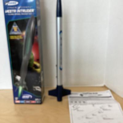 ESTES Space Corps Vesta Intruder And Phantom Blue Model Rockets