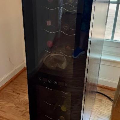 Wine refrigerator 