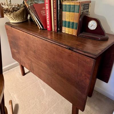 Drop leaf table 
