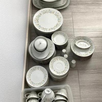 Noritake Clarinda China Set