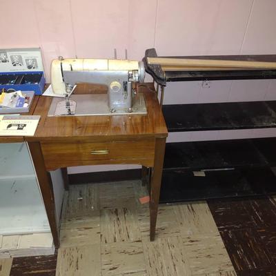 Vintage Sewing Machine And Accessories 