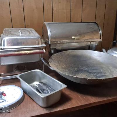 Kitchen/Serving/Cooking Ware Mystery Lot