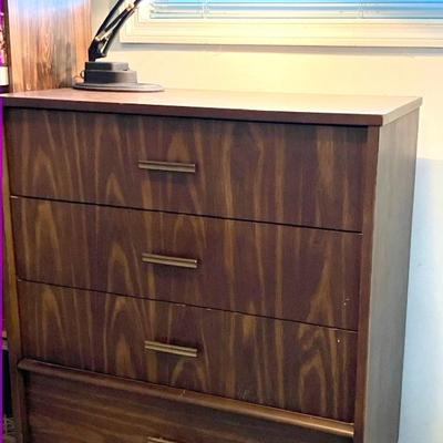MCM Bassett Furniture 4 Drawer Dresser With Dynasty Articulated Desk Lamp