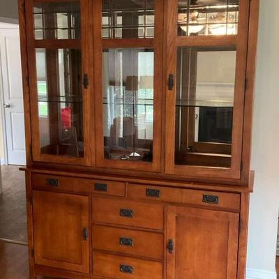 Bassett Large Wooden China Cabinet With Mirrors 