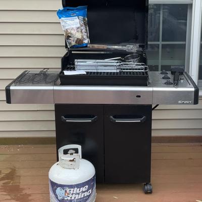 Weber Gas Grill With Accessories And Extra Tank 