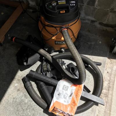 Rigid Shop Vac With Accessories