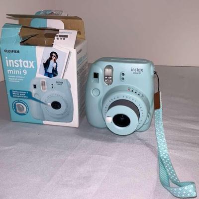 Instant Mini 9, Camera