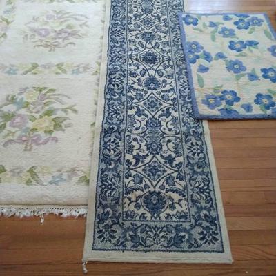 White And Blue Floral Pattern Rugs