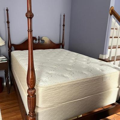 Vintage Full Size Poster Bed