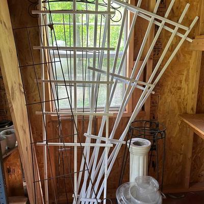 Trellises And Other Plant And Lawn Items