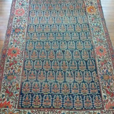 Vintage Floral Pattern Area Rug