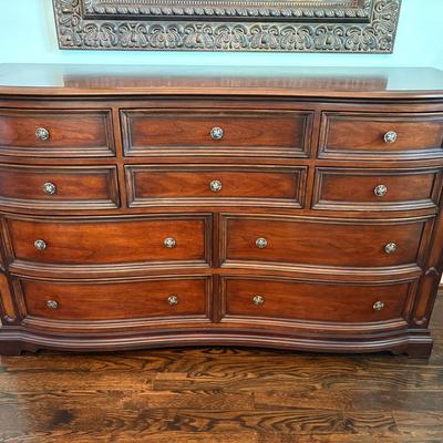 Universal Furniture 10 Drawer Dresser 