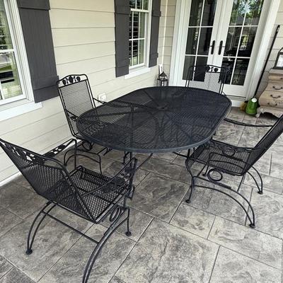 Wrought Iron Table With Four Chairs 