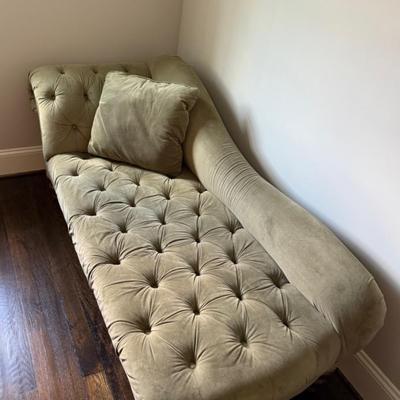 Chaise Lounge Tufted Couch 