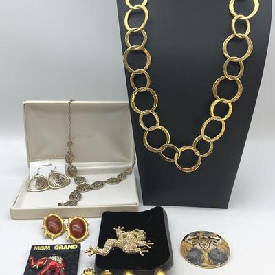 Costume Jewelry  Kenneth Lane
