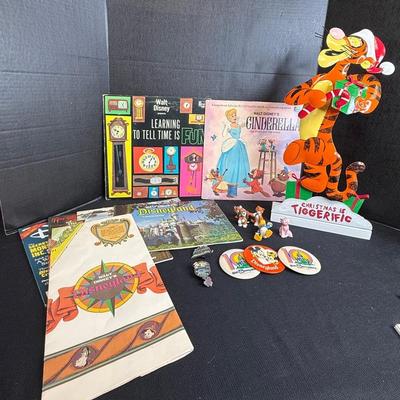Disney Memorabilia, Albums, Small Toys