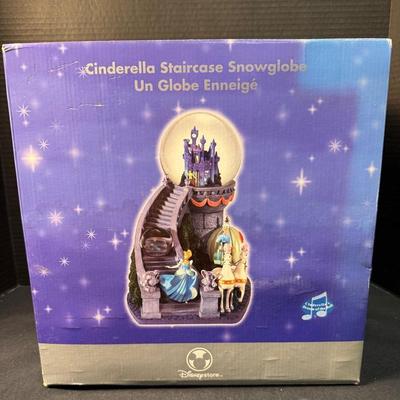 Disney’s Cinderella Staircase Snow globe 