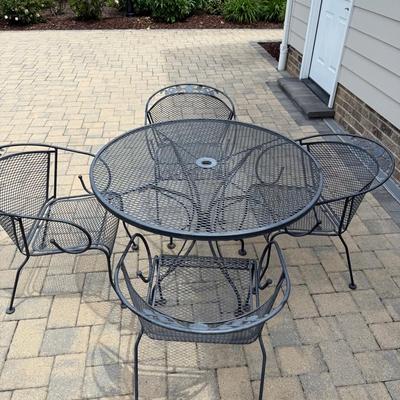 Round Wrought Iron Table With Four Chairs 