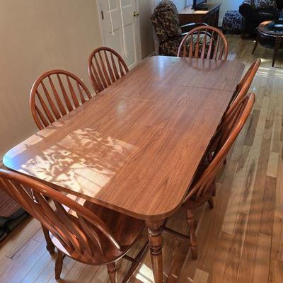 Tablec6 chairs