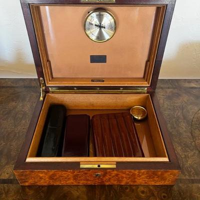 Dunhill  burl wood cigaur humidor