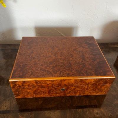 Burl Wood cigaur humidor