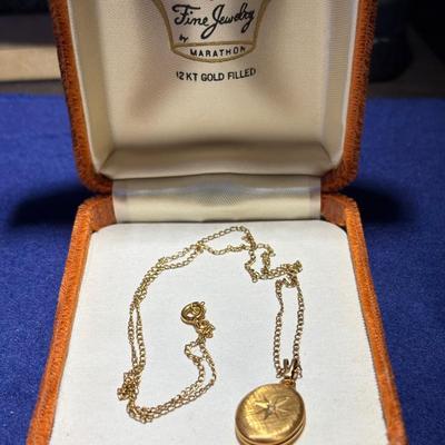12k Gold Filled Necklace Locket With Engraved Star 2.4g