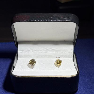14k Gold Earrings With Unidentified Stone tw 3.3