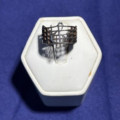 Sterling Silver Ring tw 0.105oz Size 4