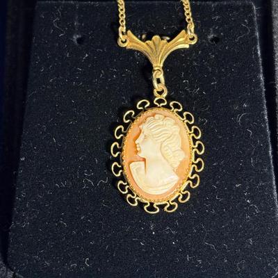 12k Gold Filled Necklace With Carved Unidentified Stone tw 4.0g 