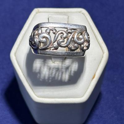 Sterling Silver Ring tw 0.320 oz Size 7.5