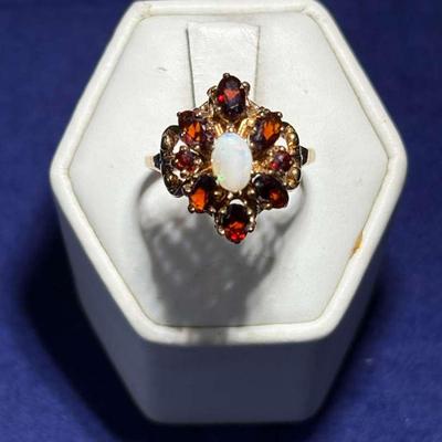 Women’s Ring 10k Gold Tw 4.0g Size 7.5 Unverified Stone