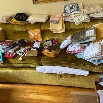 Tablecloths, runners, napkins