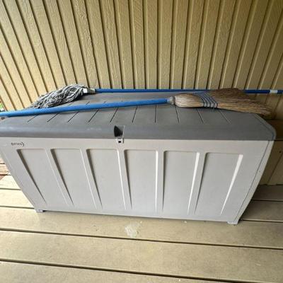 Outdoor storage bench 