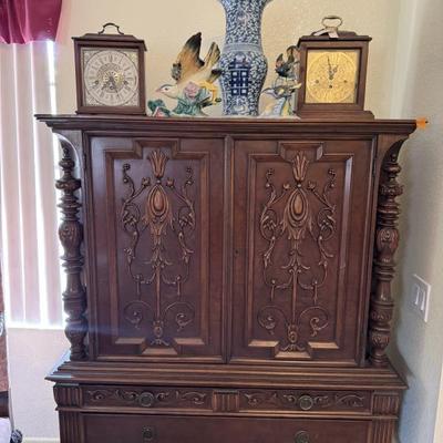 Cabinet, clocks