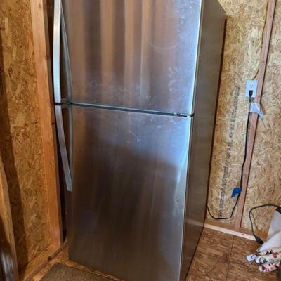 Whirlpool 18 cu ft Stainless Steel Top Freezer Refrigerator	
