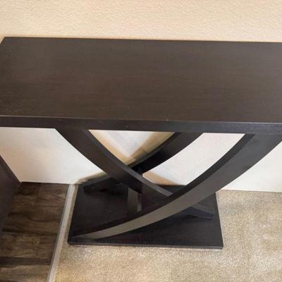 Contemporary Black Console Table – Curved X-Base, 31.5” Wide	