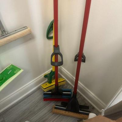 Sale Photo Thumbnail #165: Mops