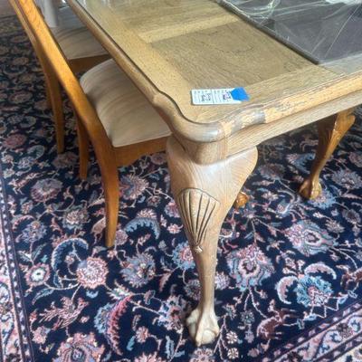 Table with leaves