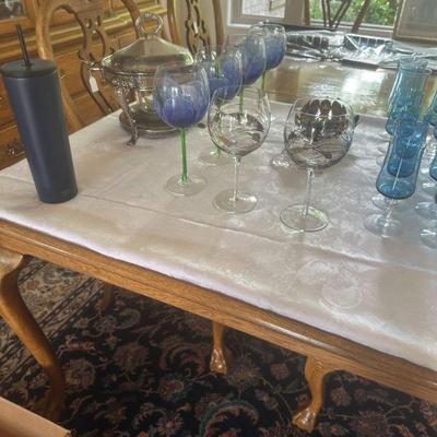 Dining room table, leaf and 6 chairs