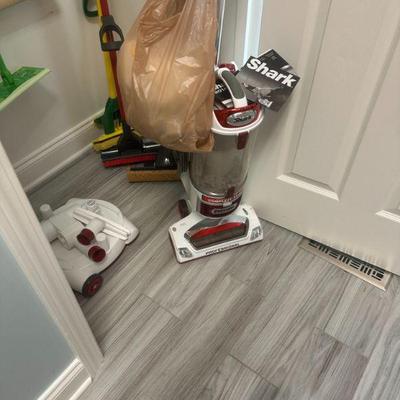 Nice Shark vacuum cleaner