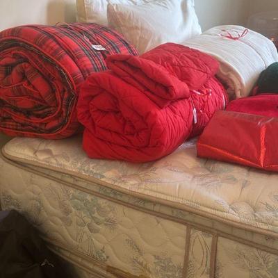 Sale Photo Thumbnail #31: Linens and bed