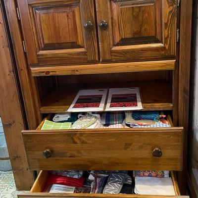 Wooden Kitchen Cabinet with Linens