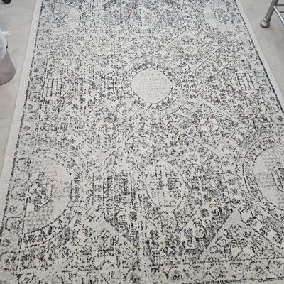 Beautiful Like New Area Rug