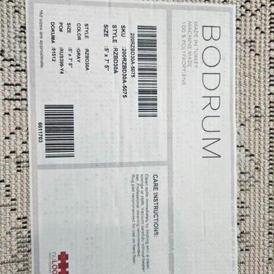 Beautiful Like New Area Rug