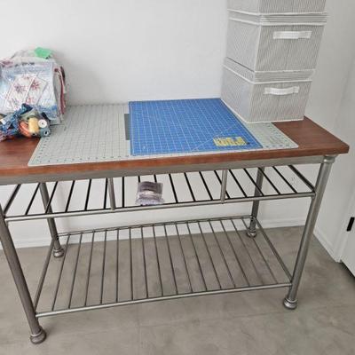 Beautiful Mobil Work/Kitchen bench