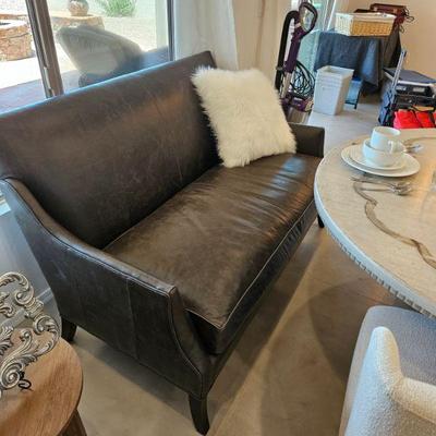 Stunning ARHAUS Dining set!
Leather Dining Bench