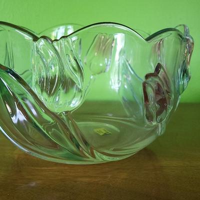 Glass platter, bowls & light-up rose