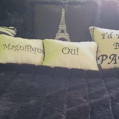 9 decorative Pillows and throw blanket